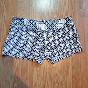 Speechless Zip Back Geometric Circle Pattern Shorts